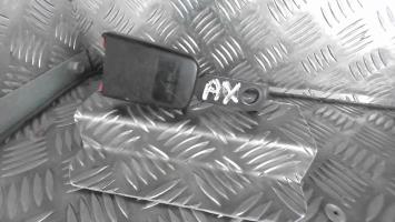 Attache ceinture avant gauche