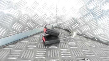 Attache ceinture arriere centrale