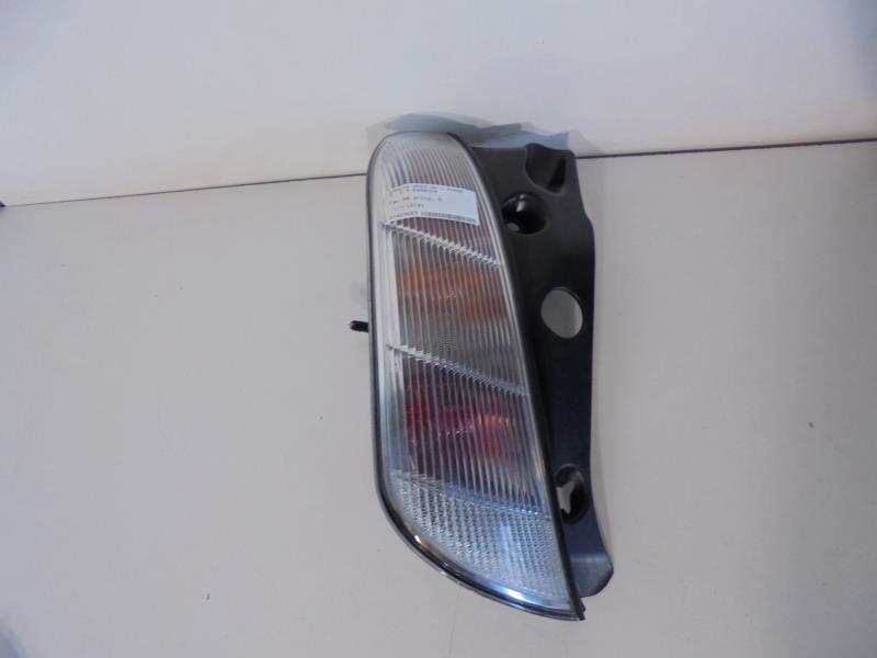 Fanale posteriore principale sinistro (luci)