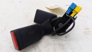Attache ceinture arriere droit