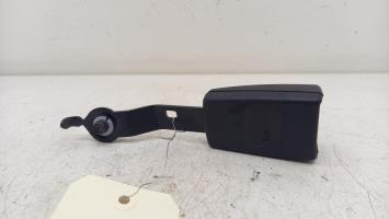 Attache ceinture avant droit