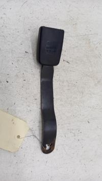 Attache ceinture avant droit