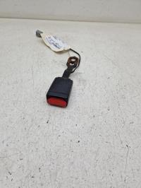 Attache ceinture avant droit