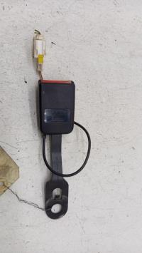 Attache ceinture avant gauche