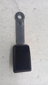 Attache ceinture avant droit