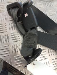 Attache ceinture arriere droit