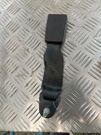 Attache ceinture arriere droit