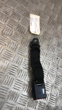 Attache ceinture arriere centrale