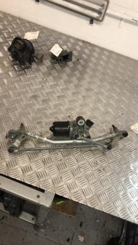 Moteur essuie glace avant