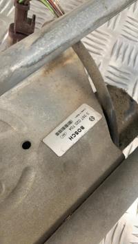 Moteur essuie glace avant