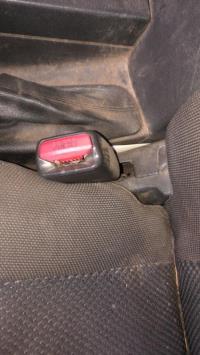 Attache ceinture avant gauche