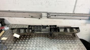 Absorbeur de pare choc avant