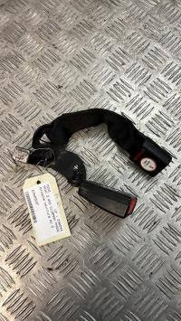 Attache ceinture avant gauche
