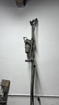 Moteur essuie glace avant