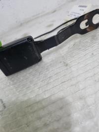 Attache ceinture avant droit
