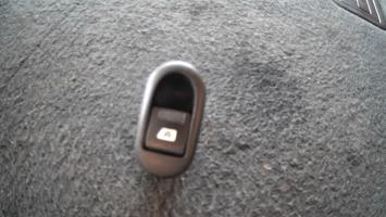 Interrupteur de leve vitre avant droit