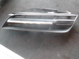 Grille de calandre gauche