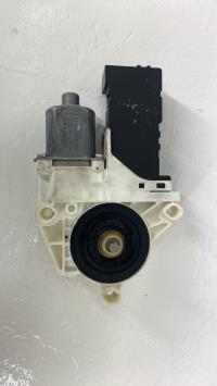Moteur leve vitre avant droit