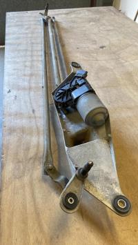 Moteur essuie glace avant