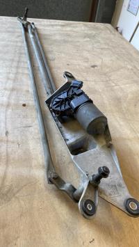 Moteur essuie glace avant