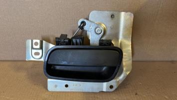 Poignee interieur porte laterale droite