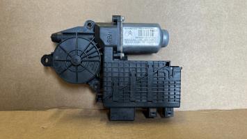 Moteur leve vitre avant droit