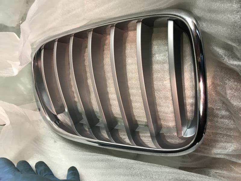 Grille de calandre droite