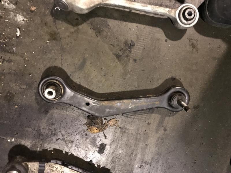 Bras de suspension superieur arriere gauche