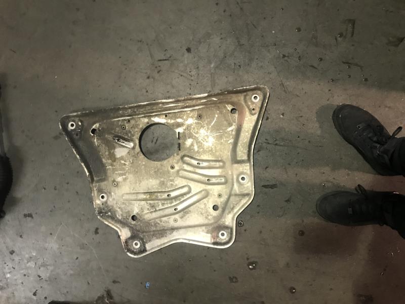 Cache sous moteur