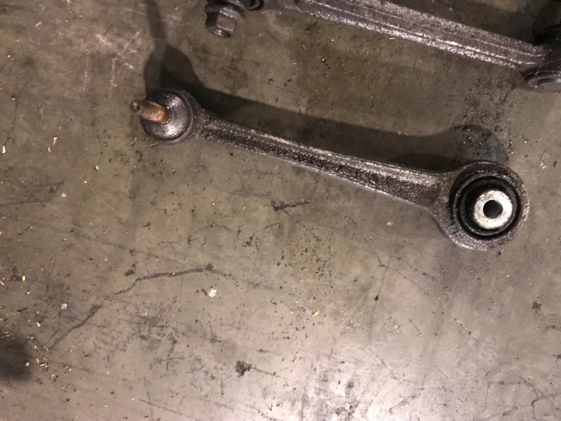Bras de suspension superieur arriere gauche