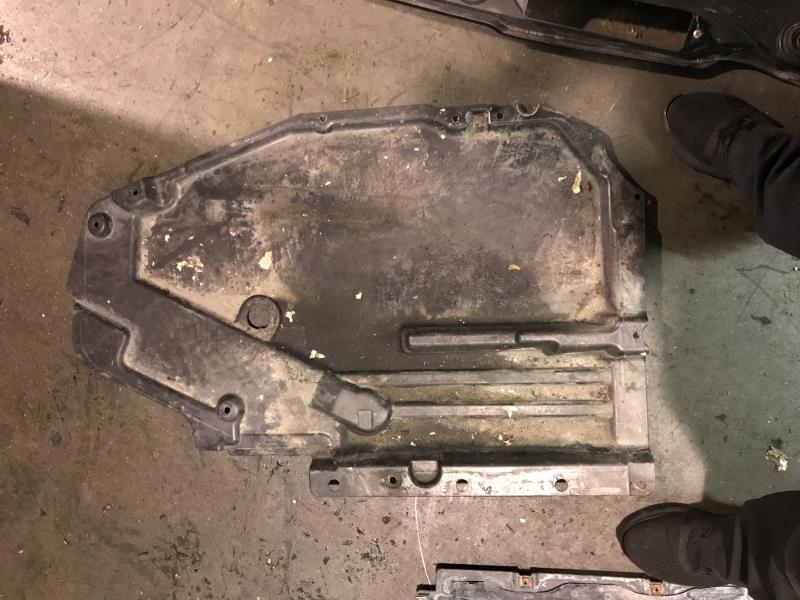 Cache sous moteur