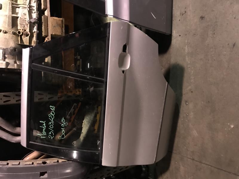 Puerta trasera izquierda