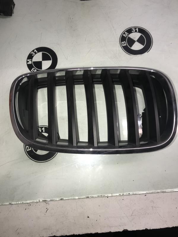Grille de calandre droite