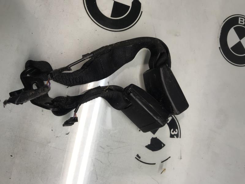 Attache ceinture arriere centrale