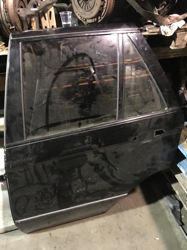 Puerta trasera izquierda