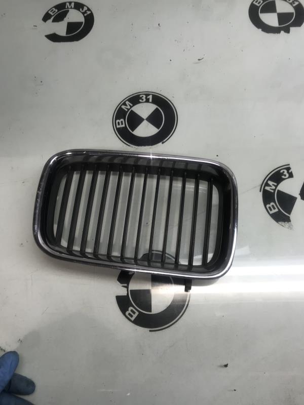 Grille de calandre droite