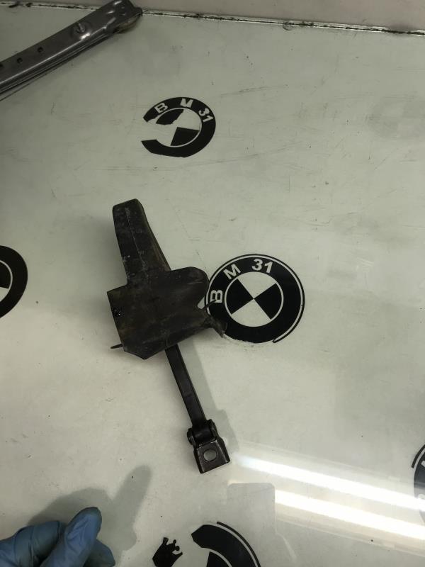 Arresto portiera posteriore destra
