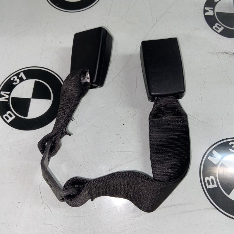 Attache ceinture arriere droit