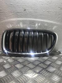 Grille de calandre gauche