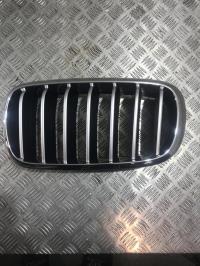 Grille de calandre gauche