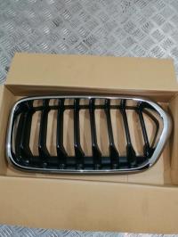Grille de calandre gauche