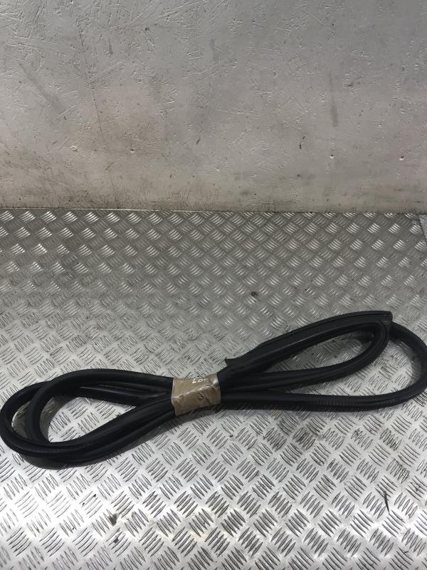 Joint de porte avant droite