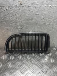 Grille de calandre gauche