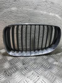 Grille de calandre gauche