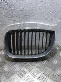 Grille de calandre gauche