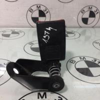 Attache ceinture arriere droit