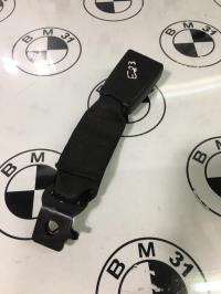 Attache ceinture arriere centrale