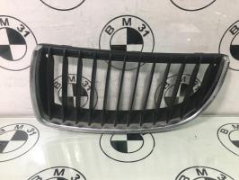 Grille de calandre gauche