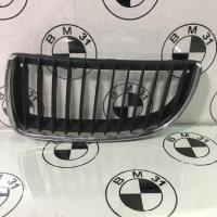 Grille de calandre gauche