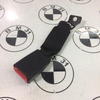 Attache ceinture arriere centrale